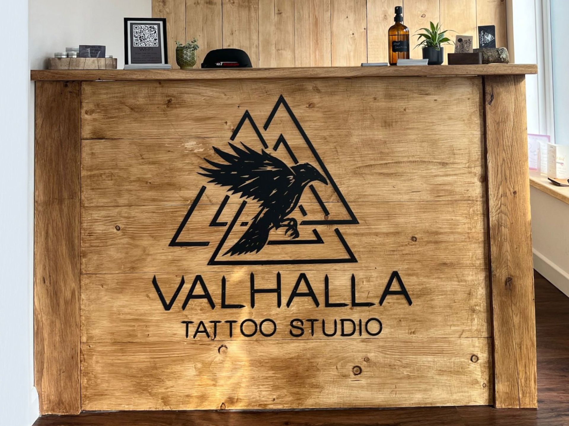 Black metal multipart 3D business logo sign Black metal multipart 3D business logo sign